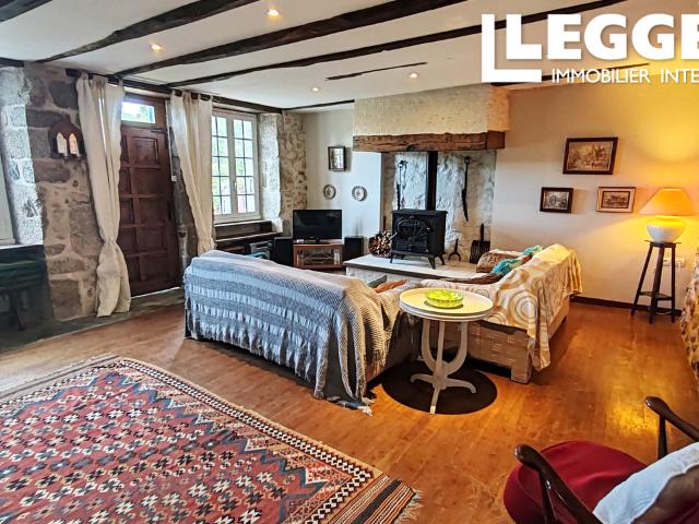 Belle maison en pierre 3 chambres 2 sdb dans un hameau au calme à quelques km de Busserolles