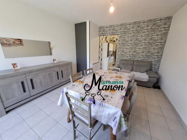 Belle maison en pierres à BESSINES SUR GARTEMPE