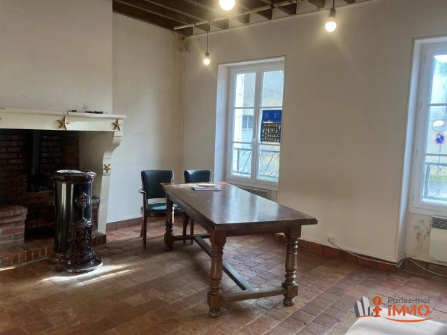 Belle maison en pierres avec jardin et dépendances