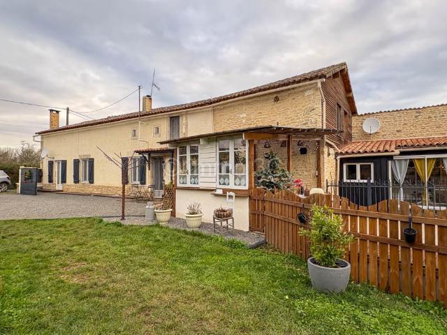 Belle maison en pierres avec jardin et dépendances 201m² Chef Boutonne