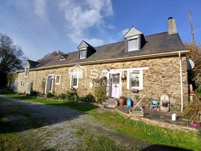 Belle maison en pierres rénovée avec 4 chambres, 8 hectares de terre et 2 bâtiments agricoles pour élevage