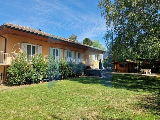 Belle maison familiale au calme avec grand jardin et espace professionnel  Gland
