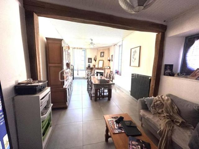 ? Belle maison familiale aux volumes généreux – Un cadre de vie idéal !A Neuvy Sautour