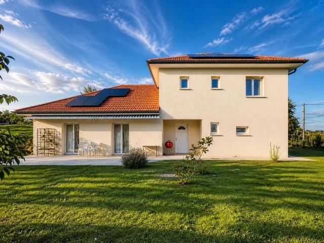 Belle maison familiale avec 4 chambres, grand garage et jardin arboré