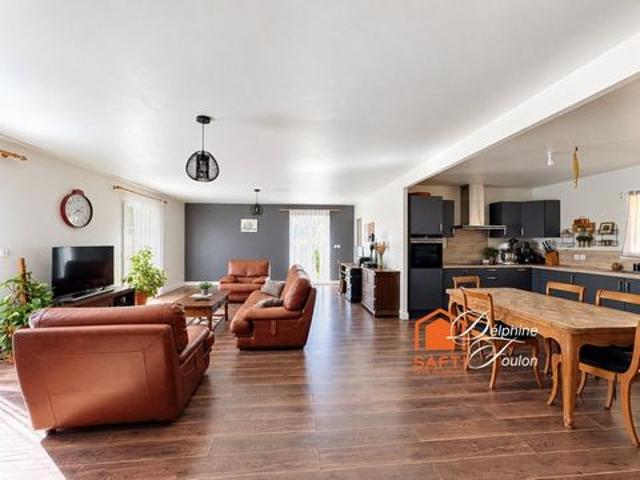 Belle maison familiale avec 4 chambres, grand garage et jardin