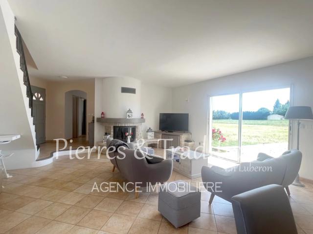 Belle maison familiale avec piscine et grand terrain à Simia. 150m² Simiane la Rotonde
