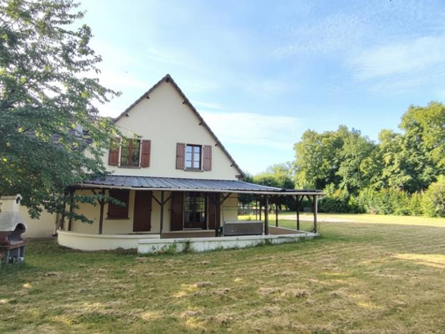 Belle maison familiale avec terrain attenant dans Nord Cantal