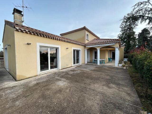 Belle maison familiale à vendre à ANNONAY sur sous/sol complet avec terrain attenant