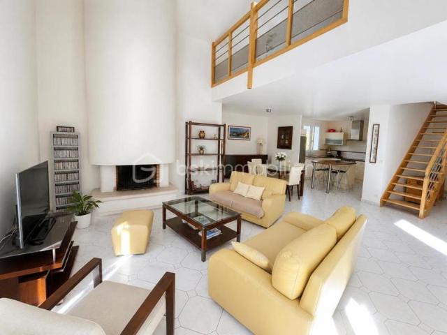 Maison familiale avec 4 chambres en rez de jardin dont 1 suite parentale fraicheur garantie !