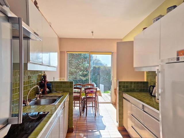 Belle maison familiale de plain pied sur un terrain de plus de 1500 m2