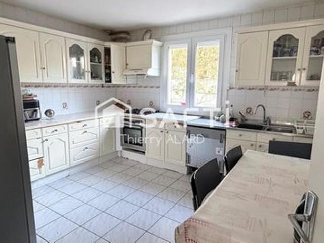 Belle maison familiale de 130 m² – Village, Centre commercial Auchan