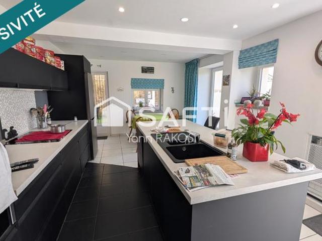 Maison familiale de 3 chambres avec jardin et dependances à aulnay