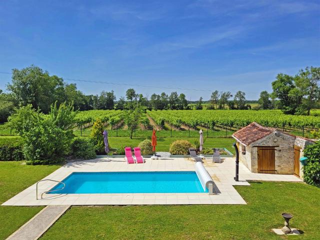 Belle maison familiale de 4 chambres avec un grand gîte et u. 336m² Bréville