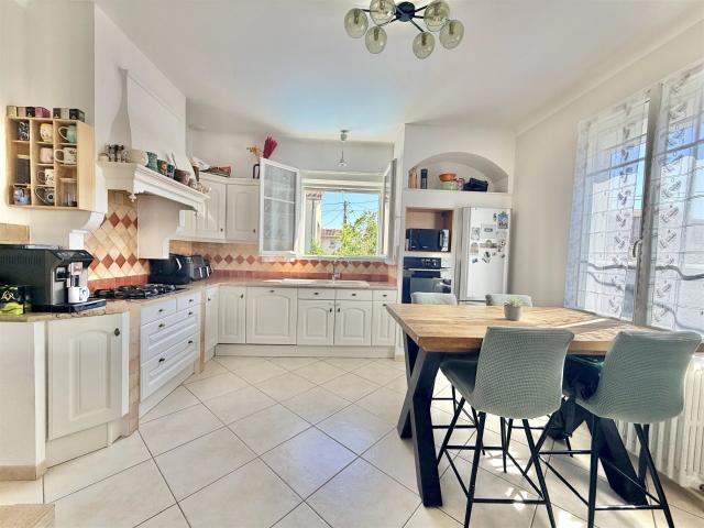 Belle maison familiale de 4 chambres, proche de toutes les c. 142m² Carcassonne