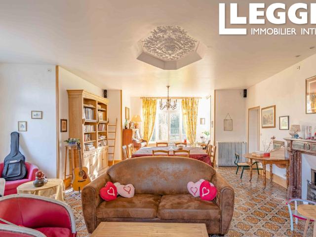 Belle maison familiale, dépendances et jardin avec mare, à 1,2 km de Villers Bocage