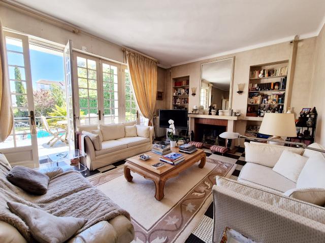 BELLE MAISON FAMILIALE idéalement située à BORDEAUX CAUDERAN