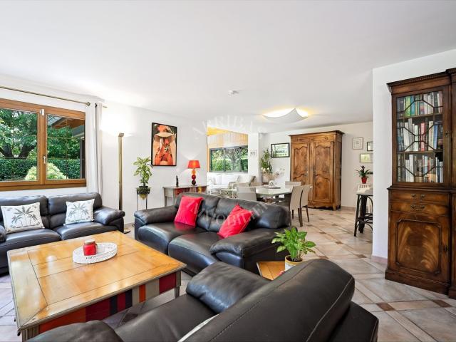 Belle maison familiale 5 chambres Emplacement privilégié 190m² Prévessin Moëns