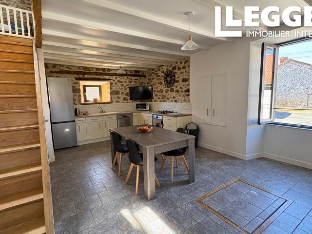 Belle maison individuelle de 3 chambres, magnifiquement rénovée, située au cœur d'un hameau et dotée d'un bâti