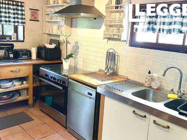 Belle maison individuelle en pierre de campagne avec beaucoup de cachet