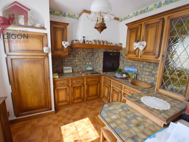 BELLE MAISON LUMINEUSE ET FONCTIONNELLE DONNANT SUR BALCON ET JARDIN