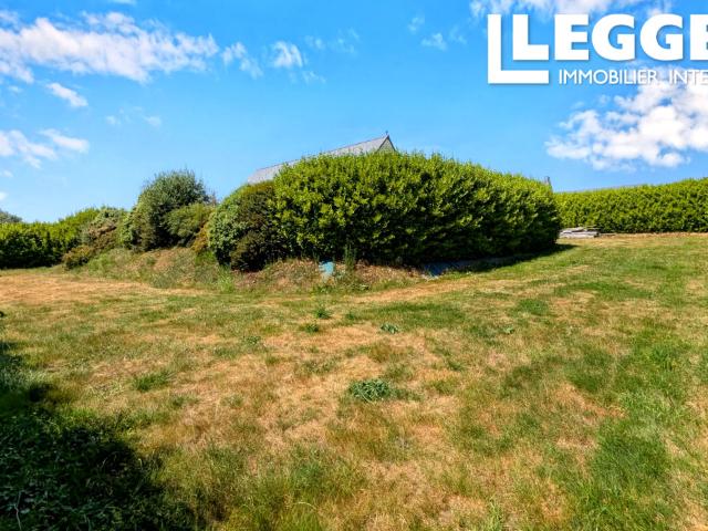 Belle maison moderne de plain pied avec 4 chambres sur un terrain de 1800 m²