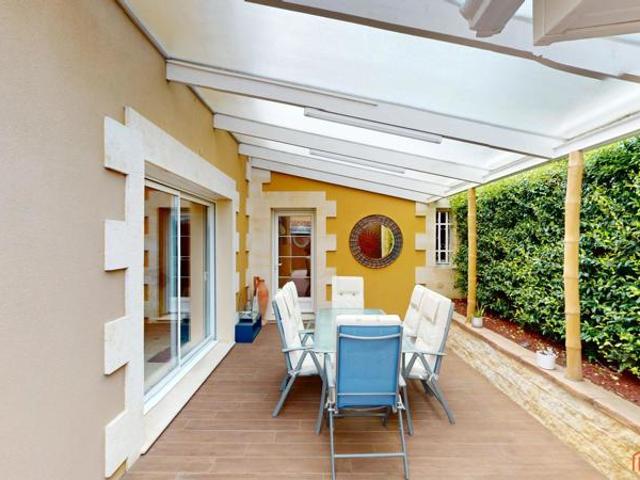 Belle maison moderne et familiale avec prestations