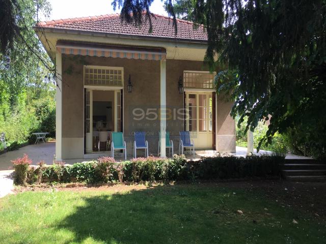 Belle maison meublée 3 chambres jardin de 1000 m2 proximité saint Cyr aui mont d'or