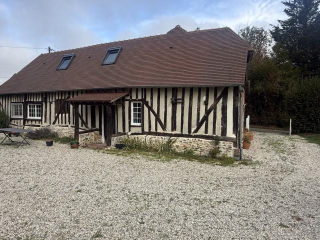 Belle maison normande à colombages Campagne livarotaise