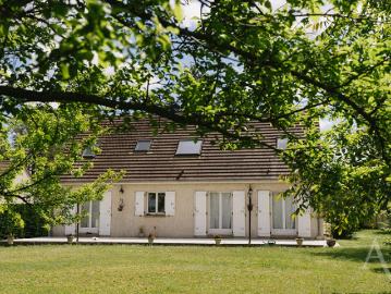 Belle maison sur S/sol total, 6 chambres sur 1573m² de terrain à PERDREAUVILLE