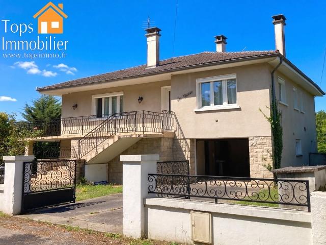 Belle maison sur terrain plat de 1875m² cloturée et arborrée. 156m² Villefranche de Rouergue