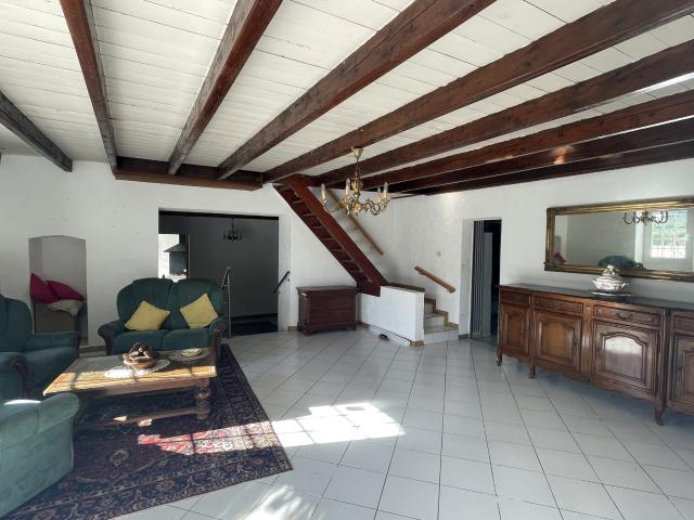Belle maison pierre au calme avec dépendance 120 m2 et grand jardin