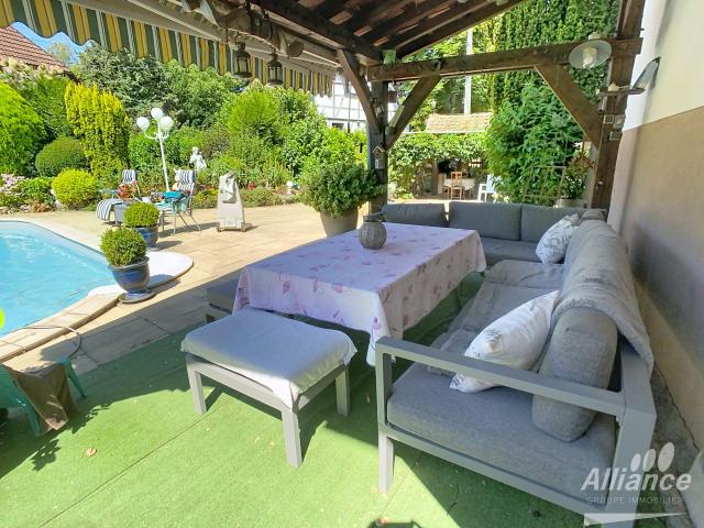 Belle maison pierre rénovée avec piscine et dépendances