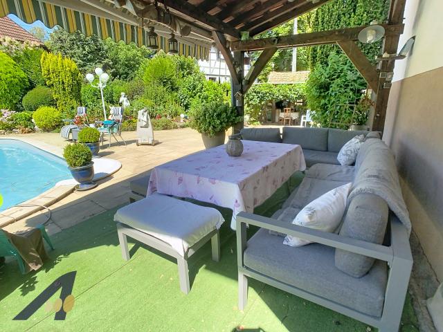Belle maison pierre rénovée avec piscine et dépendances