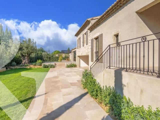 BELLE MAISON PROVENCALE