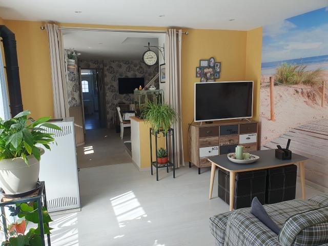 FORTE BAISSE DE PRIX ! Belle maison refaite à neuf. Très agréable