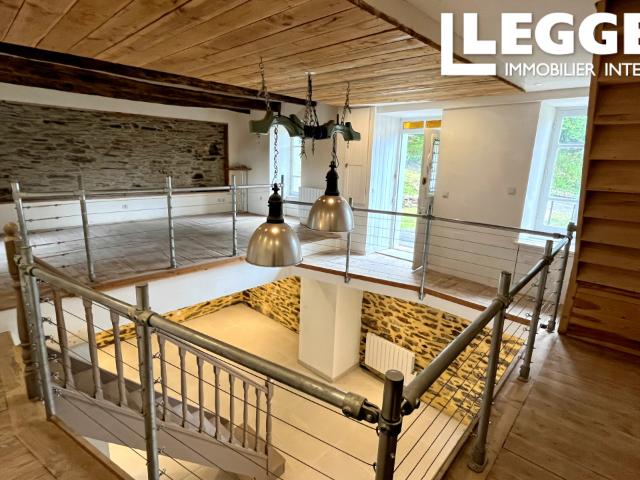 Belle maison rénovée avec deux granges, près de Châteauneuf la Forêt