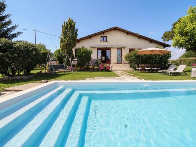 Belle maison rénovée avec piscine chauffée