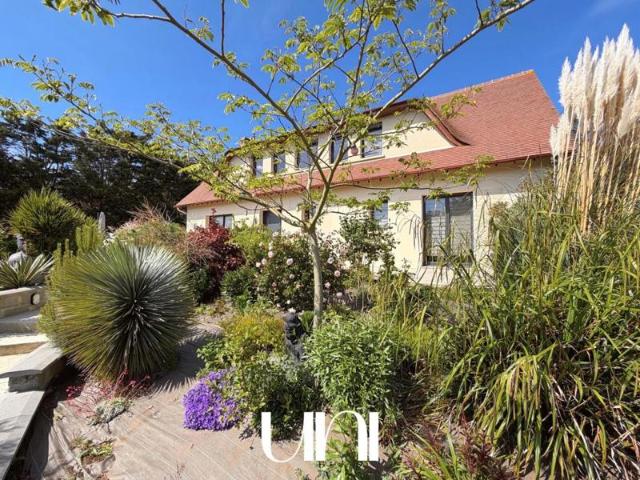 Belle maison T6 de 215m2 sur 3680 m2 de terrain avec piscine