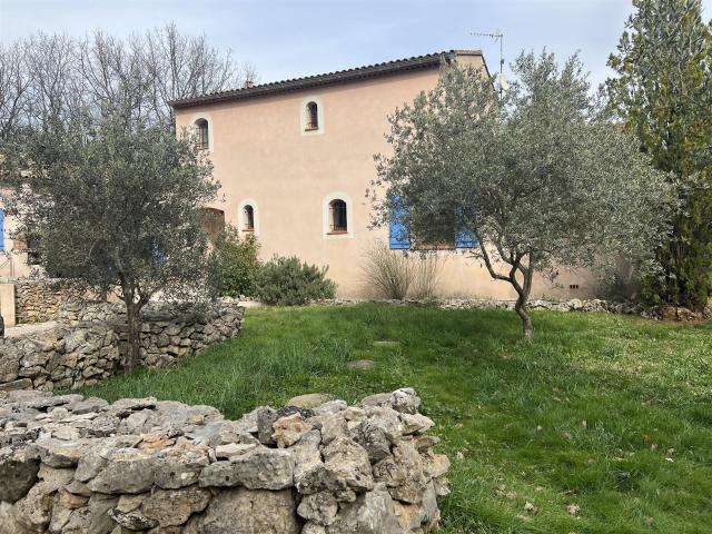 Belle maison traditionnelle sur grand terrain arboré 205m² Néoules