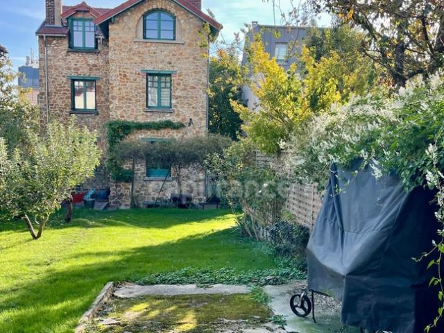 Belle meulière de caractère 192m² Terrain 582 m²