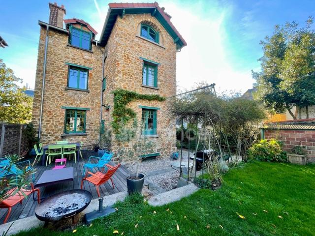 Belle meulière de caractère 192m² Terrain 582 m²