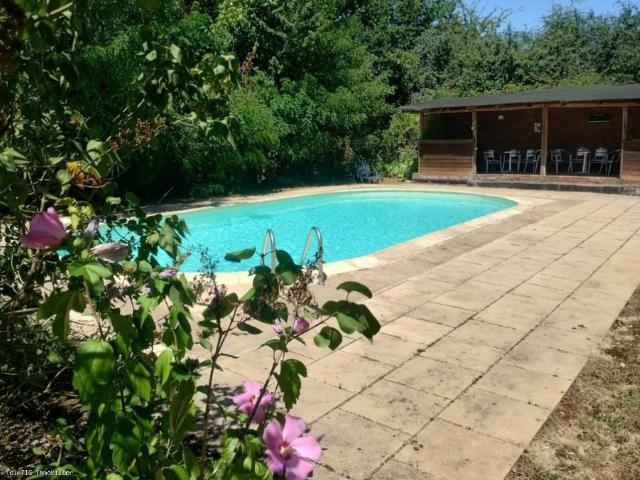 Belle Opportunité: Ensemble De 4 Gîtes Avec Piscine 312m² Sauzé Vaussais