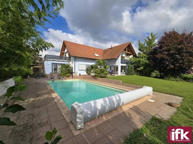 Belle propriété 249m2 sur un terrain de 15 ares à Algolsheim avec piscine
