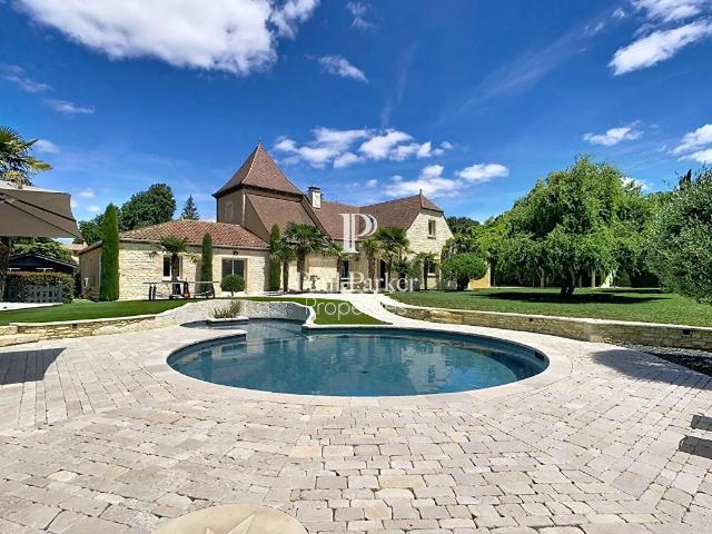 Belle propriété contemporaine avec piscine chauffée, dépenda. 190m² Gourdon