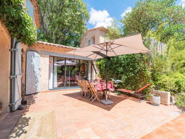 Belle propriété à 2 km du centre d’Aix 243 m2 habitables sur. 244m² Aix en Provence