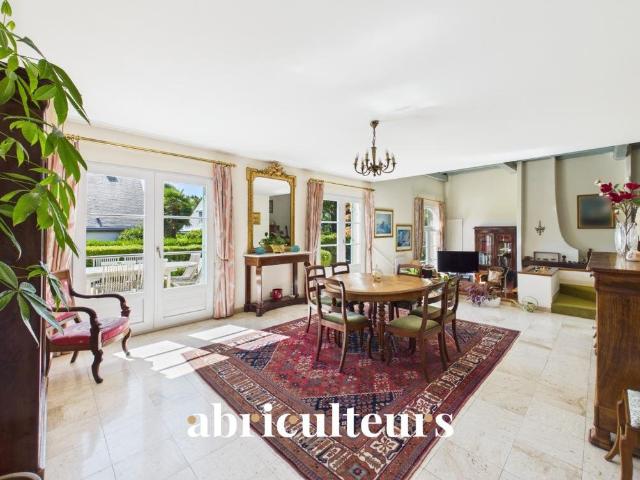 belle propriété au calme avec piscine et un vaste terrain en. 204m² Orvault