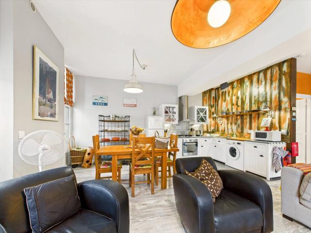 Belle propriété au centre de Monpazier avec potentiel de rev. 242m² Monpazier