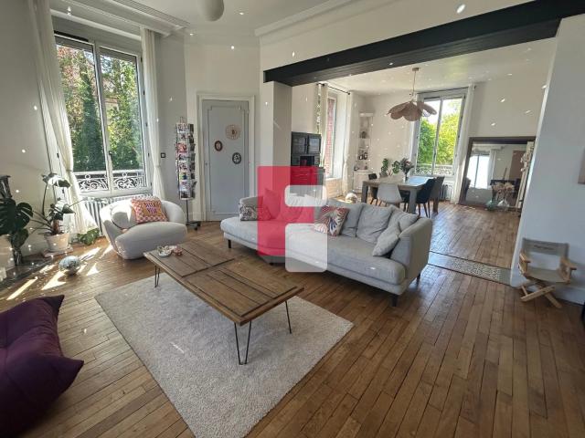 Belle propriété avec terrain de 2 000 m2, piscine et cave to
