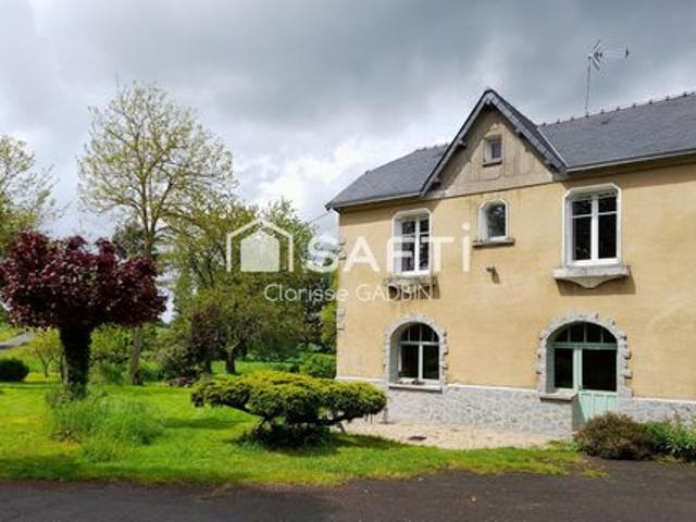 Belle propriété avec une maison des années 1950 et une longère aménagée en loft. Dépendances avec boxes et plan d'eau et 1 hectare 7 de terrain