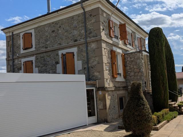Belle propriété avec appartements loués